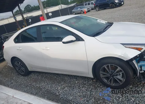 2024 Kia Forte Lxs z USA, uszkodzony, nr VIN 3KPF24AD5RE778053